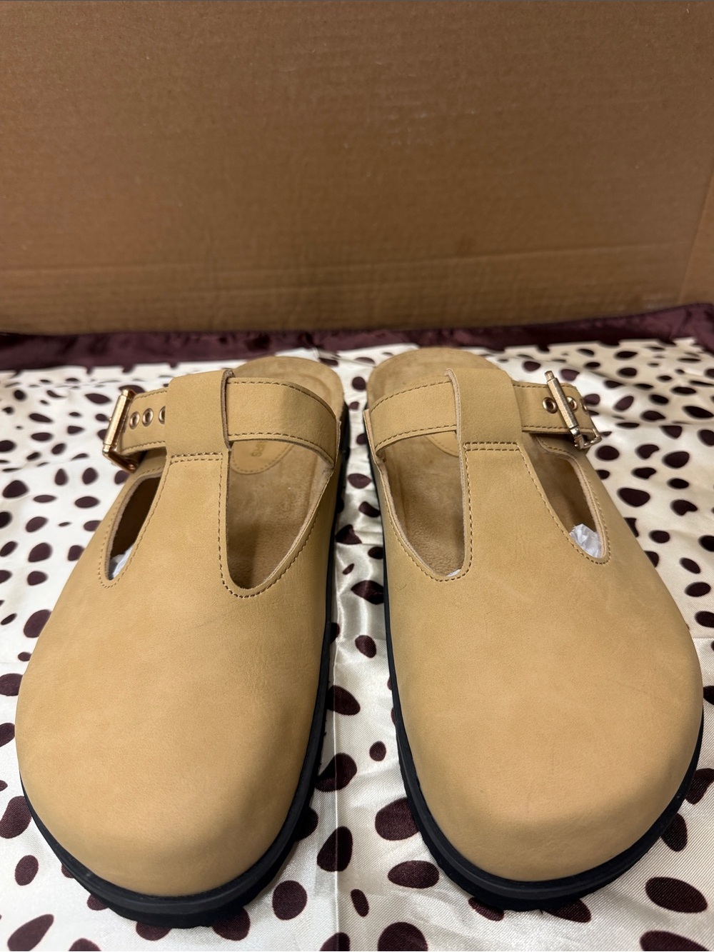 NWOT Dream Pairs Beige/Tan Slip-On Buckle Clogs US 9M